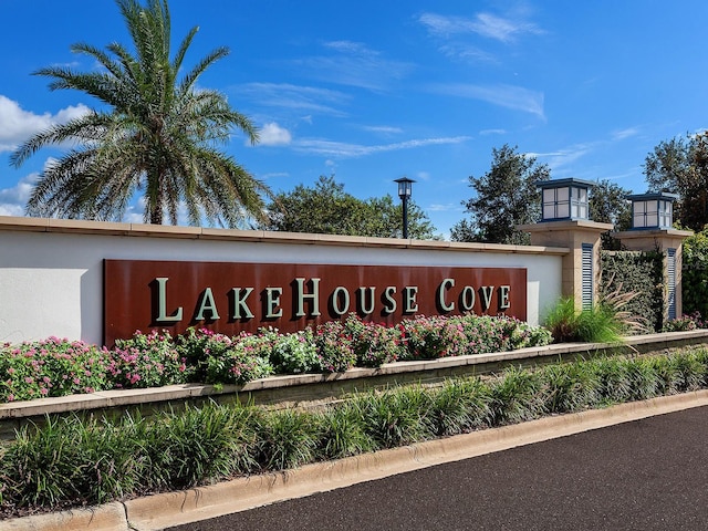 view of community / neighborhood sign