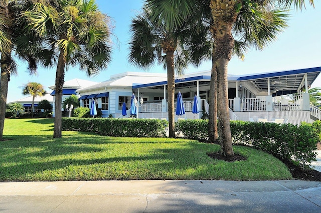 view of front of home featuring a porch and a front yard