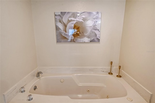 5911 Midnight Pass Rd Unit 504, Sarasota, FL 34242 - full bath with a whirlpool tub