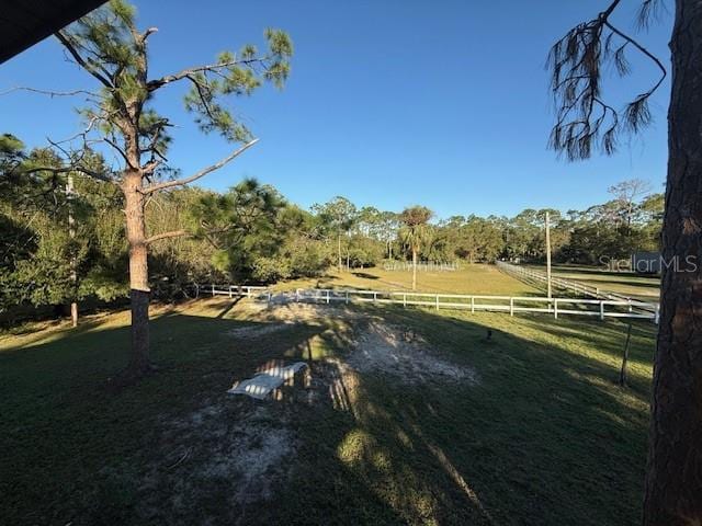 view of yard featuring a rural view