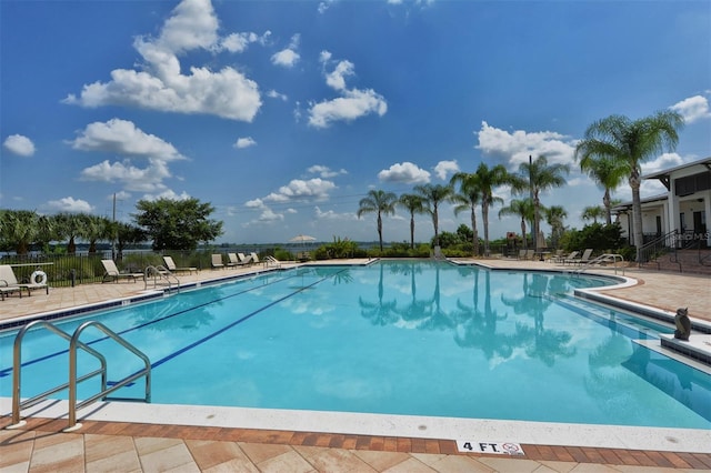 1014 Overlook Ct, Bradenton, FL 34208 - community pool with a patio