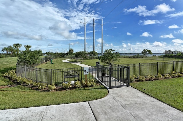 1014 Overlook Ct, Bradenton, FL 34208 - surrounding community with a gate