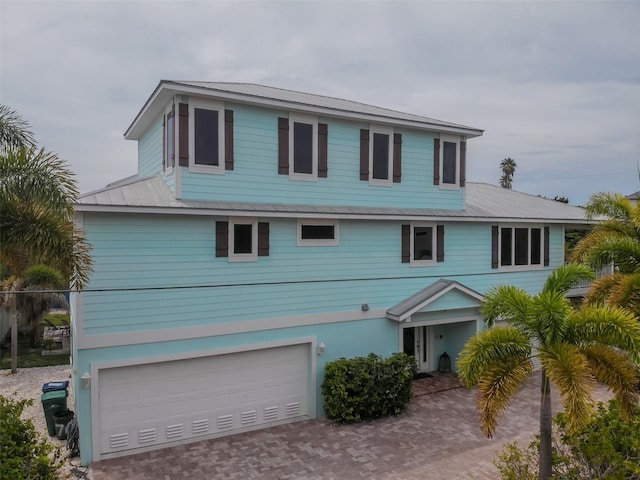 view of front facade featuring a garage