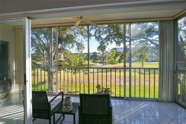 sunroom / solarium with ceiling fan