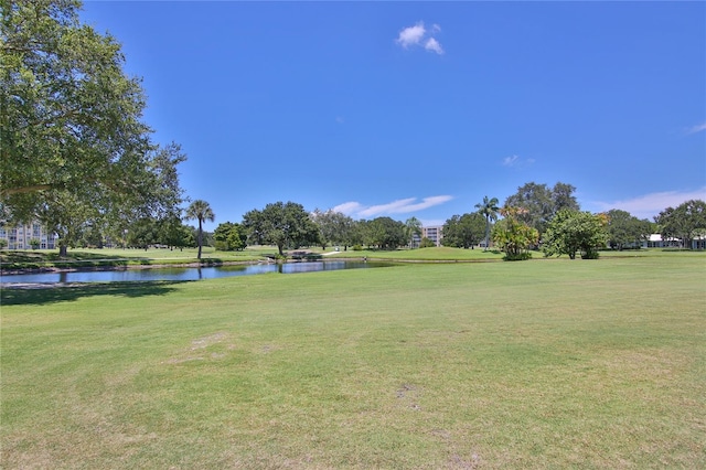 view of yard featuring a water view