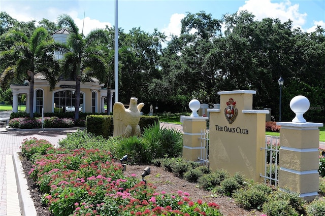 view of community / neighborhood sign