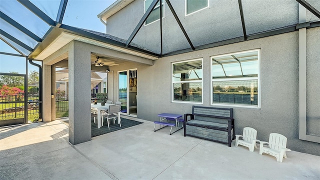 sunroom / solarium with vaulted ceiling and ceiling fan