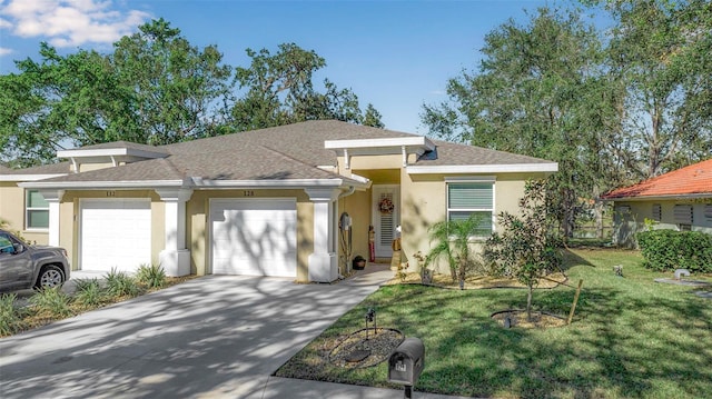 view of front facade featuring a garage and a front yard