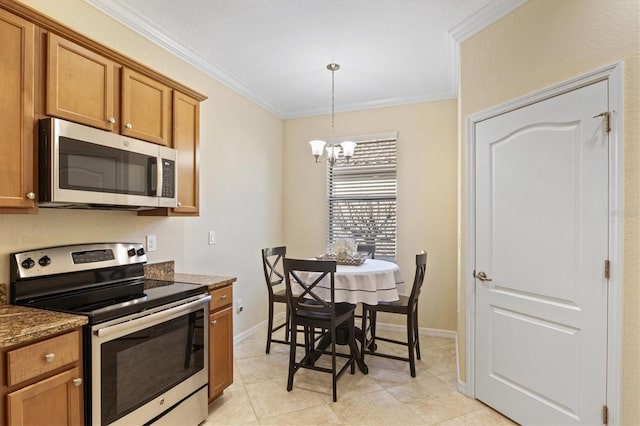 kitchen with a chandelier, appliances with stainless steel finishes, dark stone counters, ornamental molding, and decorative light fixtures