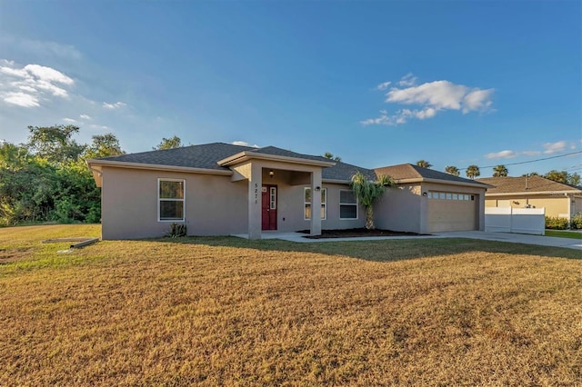 view of front of home featuring a front yard and a garage