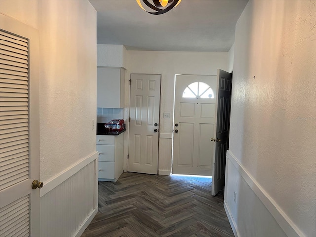 703 32nd Street Ct E, Bradenton, FL 34208 - foyer with a textured wall and wainscoting