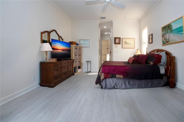 bedroom featuring light hardwood / wood-style floors, ceiling fan, and ornamental molding