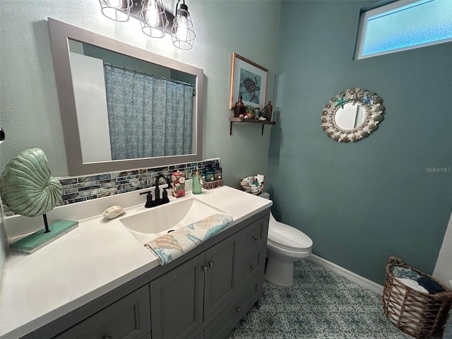 bathroom with baseboards, decorative backsplash, a shower with shower curtain, toilet, and vanity