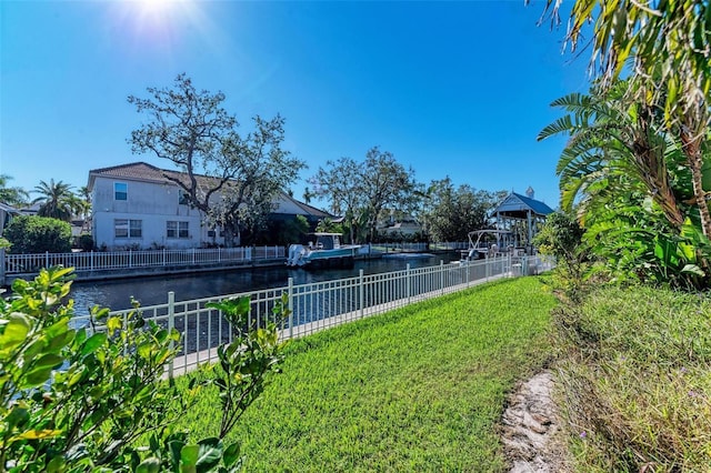 view of yard featuring a water view