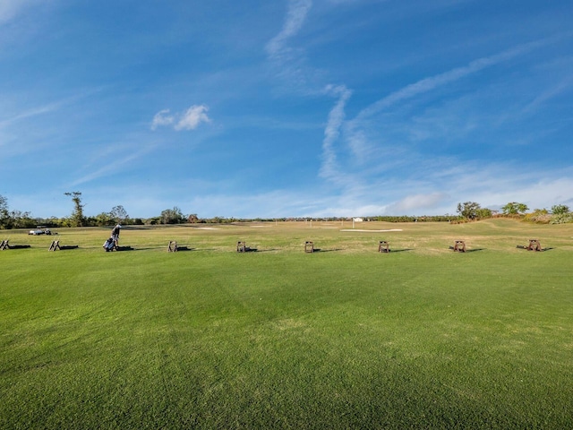 view of yard featuring a rural view