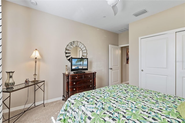 carpeted bedroom featuring ceiling fan and a closet