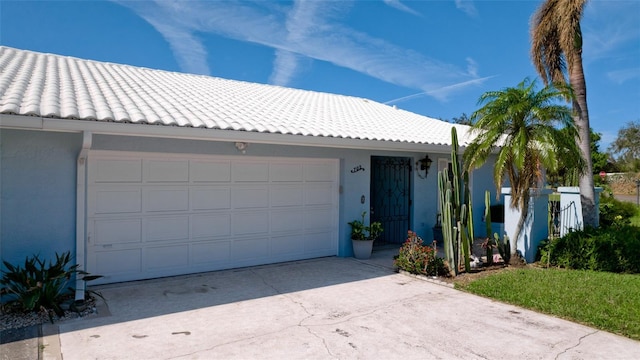 ranch-style home featuring a garage