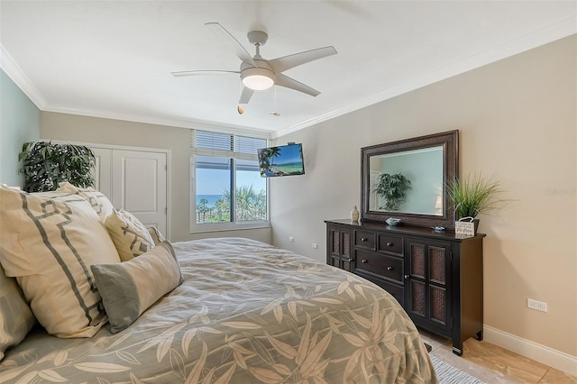 bedroom with ceiling fan, ornamental molding, and a closet