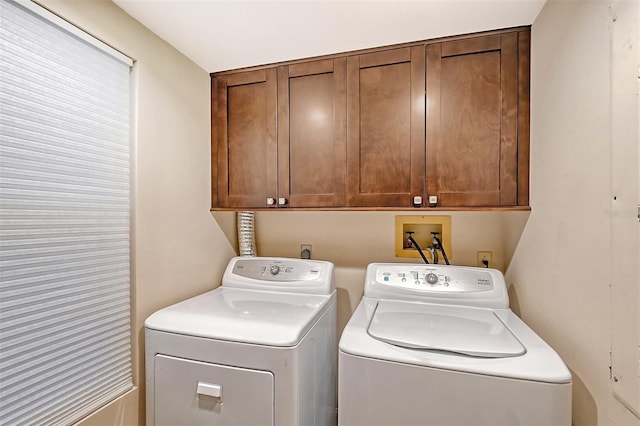 laundry room with cabinets and independent washer and dryer