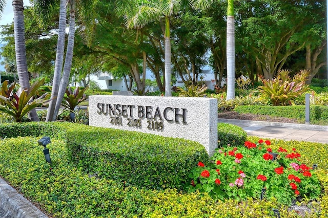 view of community / neighborhood sign