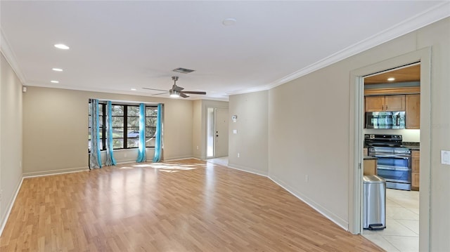 spare room featuring light hardwood / wood-style flooring, ceiling fan, and ornamental molding