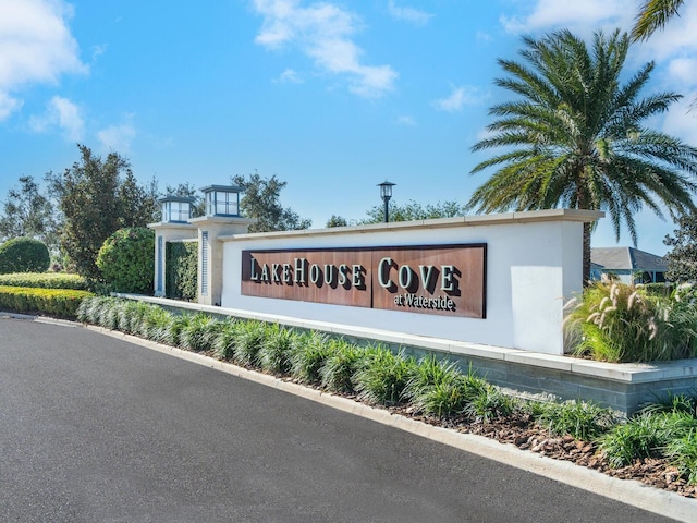 view of community / neighborhood sign