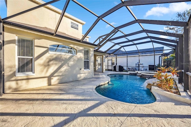 view of swimming pool featuring an in ground hot tub, a patio, pool water feature, and a lanai