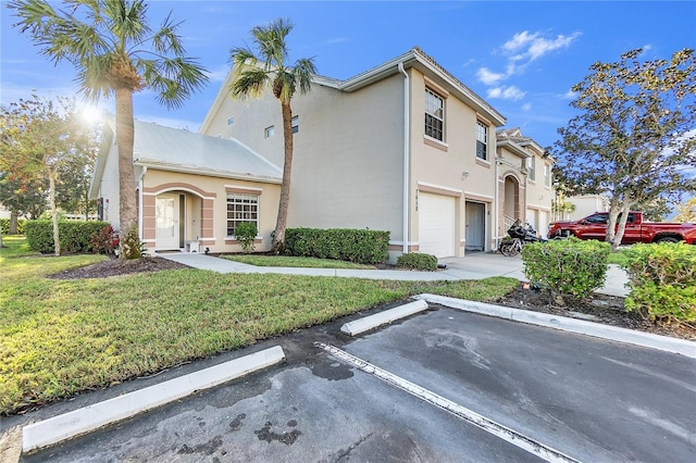 view of front of house featuring a front lawn and a garage