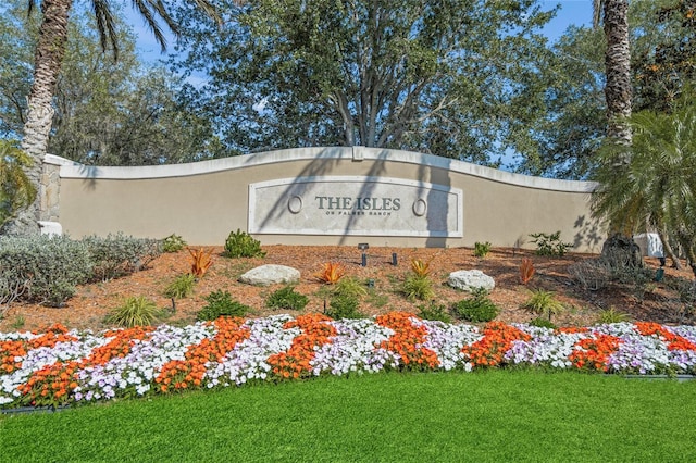 view of community / neighborhood sign