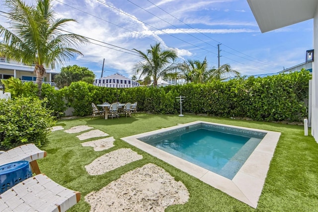 view of swimming pool featuring a yard