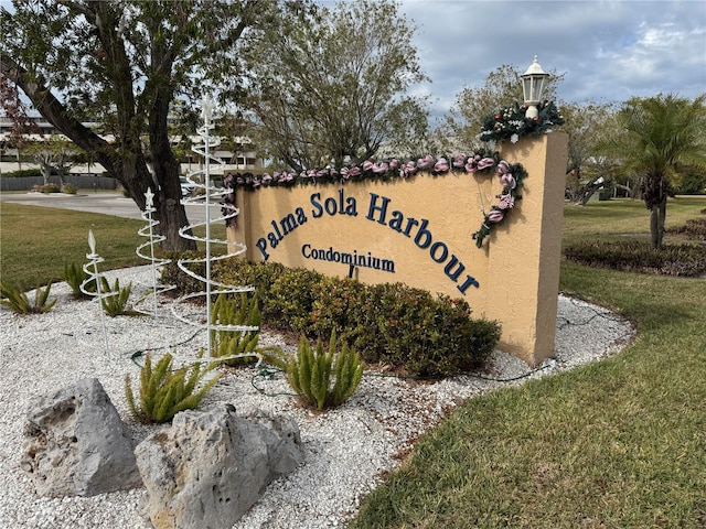 view of community / neighborhood sign