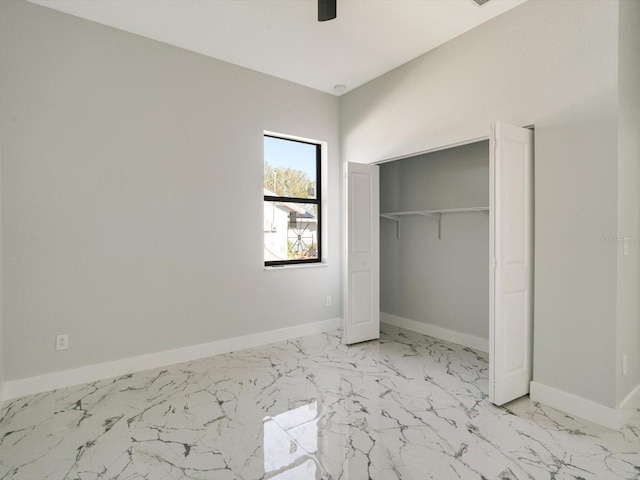 unfurnished bedroom featuring ceiling fan and a closet