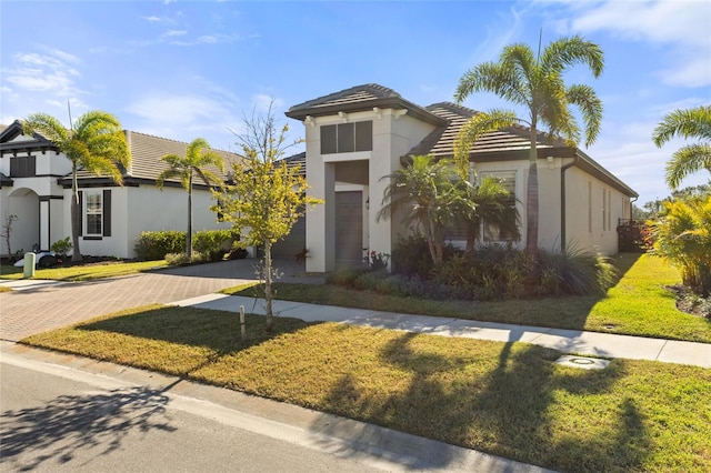 view of front facade featuring a garage and a front yard