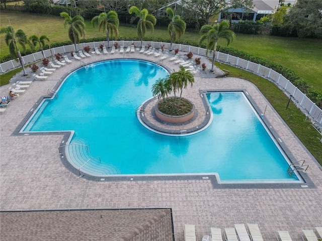 view of swimming pool