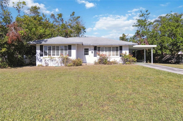 ranch-style house featuring a front lawn and a carport