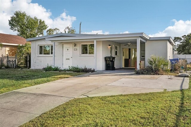 view of front facade featuring a front yard and a carport