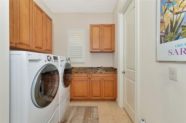 washroom featuring cabinets, independent washer and dryer, sink, and light tile patterned floors