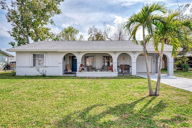 ranch-style house with covered porch and a front yard