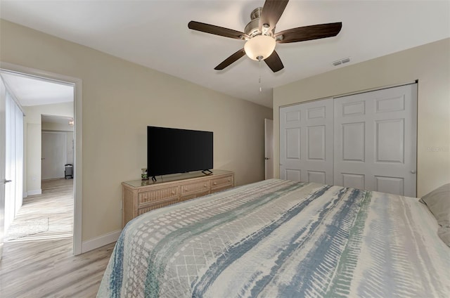 bedroom featuring light wood-type flooring, a closet, and ceiling fan