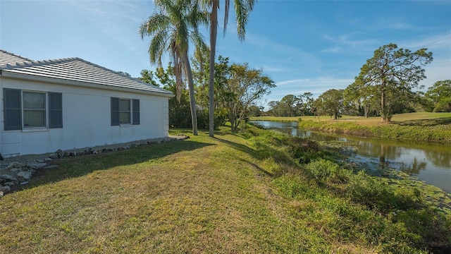 view of yard featuring a water view