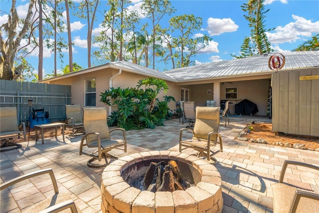 view of patio featuring an outdoor fire pit