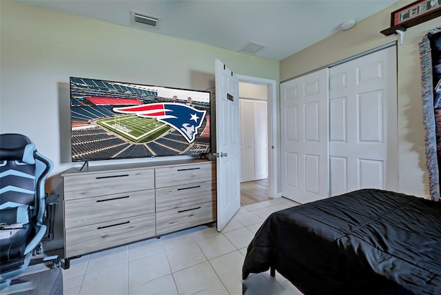 bedroom featuring light hardwood / wood-style flooring and a closet