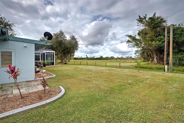 view of yard featuring a rural view