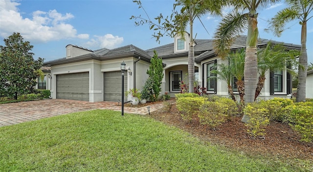 view of front facade featuring a garage and a front yard