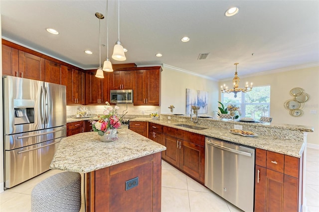 kitchen featuring sink, hanging light fixtures, stainless steel appliances, a notable chandelier, and kitchen peninsula