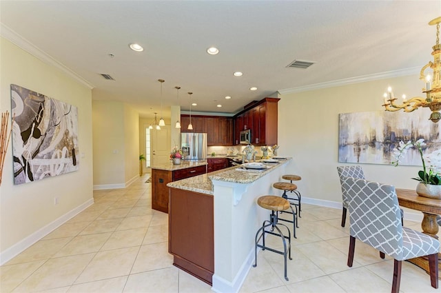 kitchen with hanging light fixtures, an inviting chandelier, kitchen peninsula, appliances with stainless steel finishes, and ornamental molding