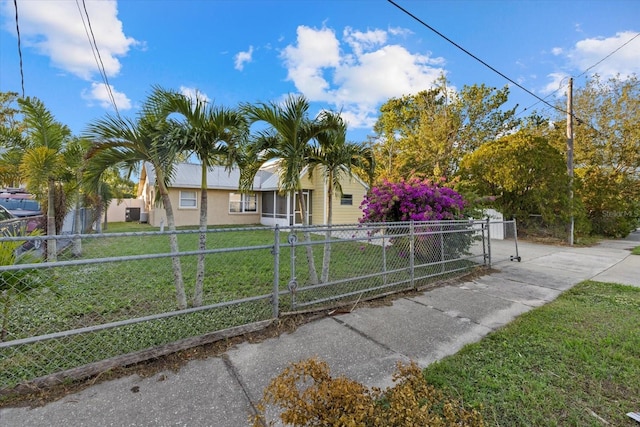 view of front of home featuring a front yard