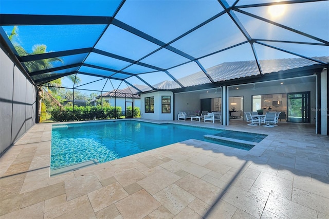 view of swimming pool featuring an in ground hot tub, an outdoor living space, a patio area, and a lanai