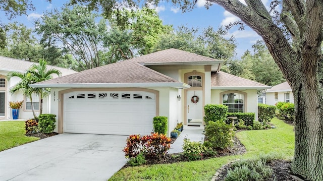 view of front of property featuring a front yard and a garage