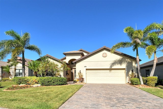 view of front of property featuring a front lawn and a garage